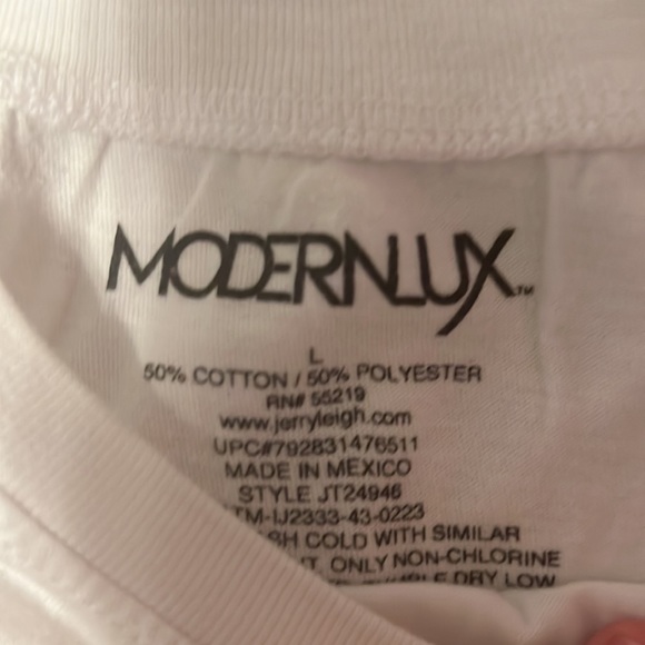 Modern lux white t shirt with horses in center. - Picture 3 of 4